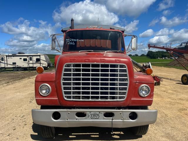 Image of Ford L8000 equipment image 1