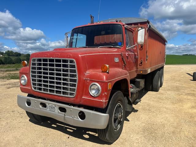 Image of Ford L8000 equipment image 2