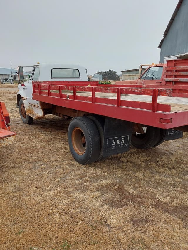 Image of GMC 5500 equipment image 4