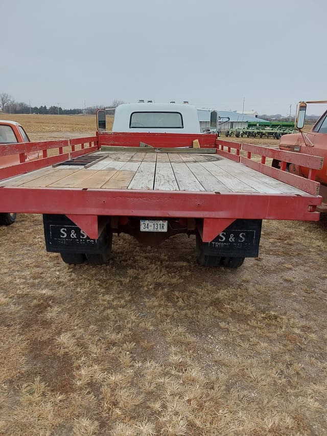 Image of GMC 5500 equipment image 3