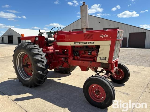 Image of International Harvester 966 equipment image 2