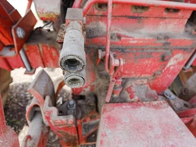 Image of International Harvester 656 equipment image 4