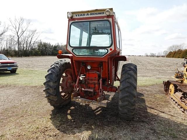Image of International Harvester 656 equipment image 3