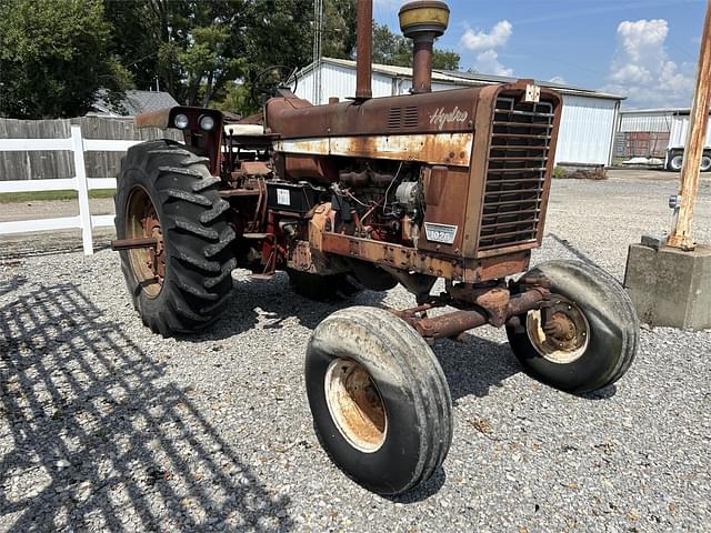 Image of International Harvester 1026 equipment image 1