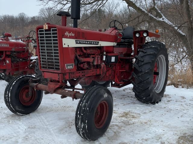 Image of International Harvester 1026 equipment image 1