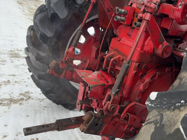 Image of International Harvester 1026 equipment image 4