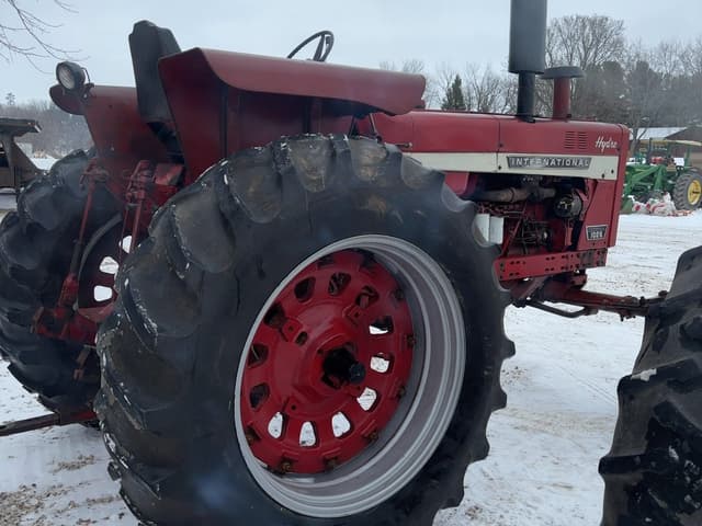 Image of International Harvester 1026 equipment image 3