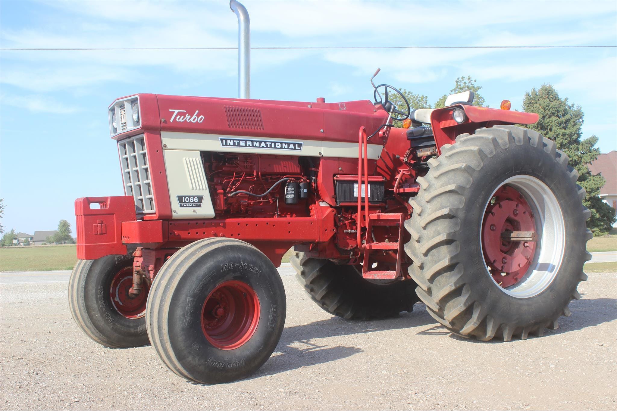 Main image International Harvester 1066