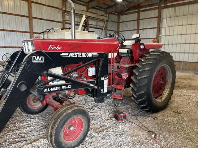 Image of International Harvester 1066 equipment image 4
