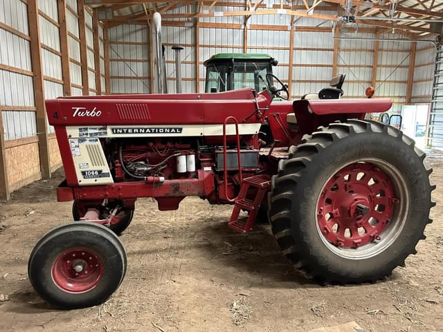 Image of International Harvester 1066 equipment image 1