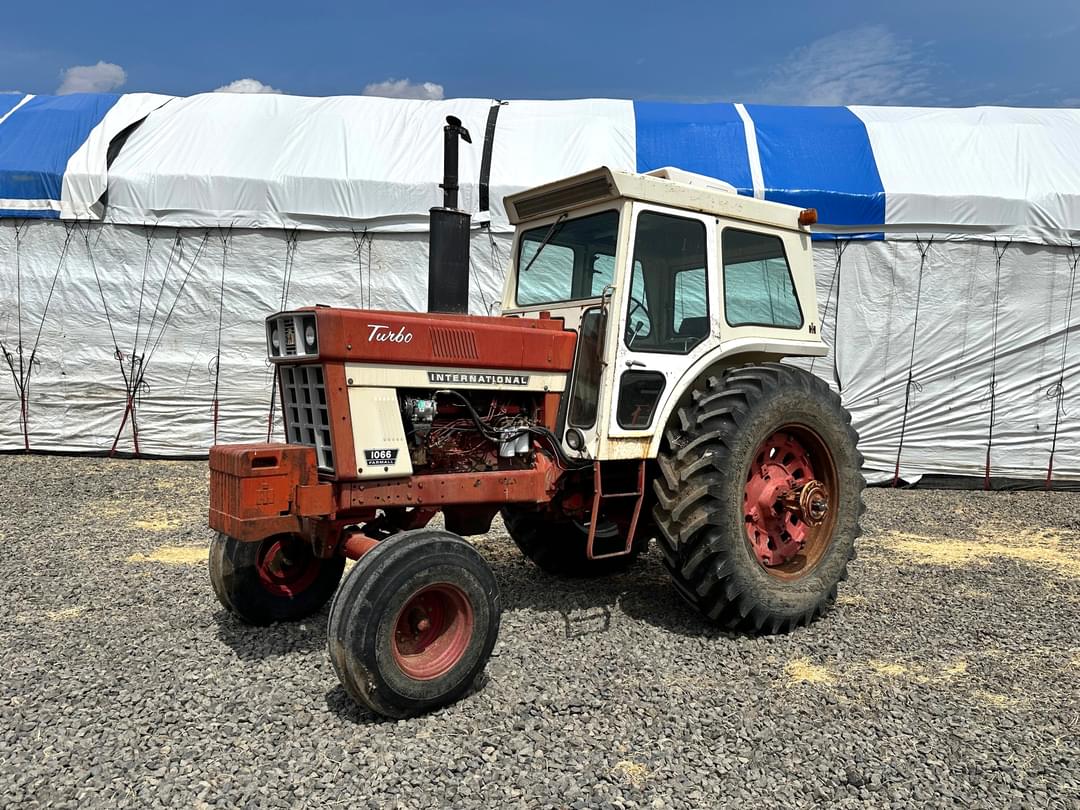 Image of International Harvester 1066 Primary image