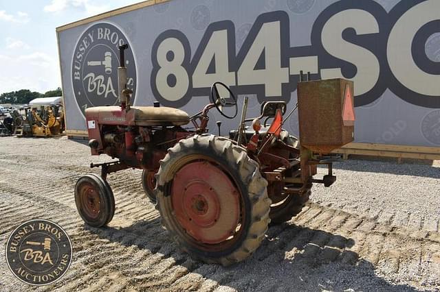 Image of International Harvester 140 equipment image 2