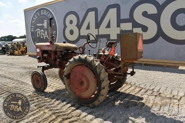 Image of International Harvester 140 equipment image 4
