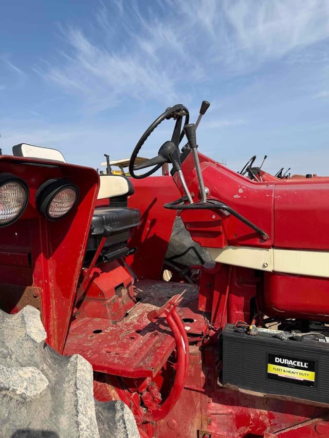 Image of International Harvester 1456 equipment image 3