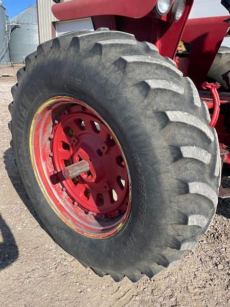 Image of International Harvester 1466 equipment image 4