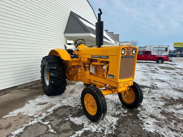 Image of International Harvester 2856 equipment image 2