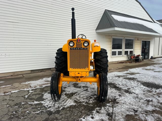 Image of International Harvester 2856 equipment image 1