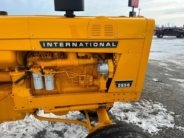 Image of International Harvester 2856 equipment image 4