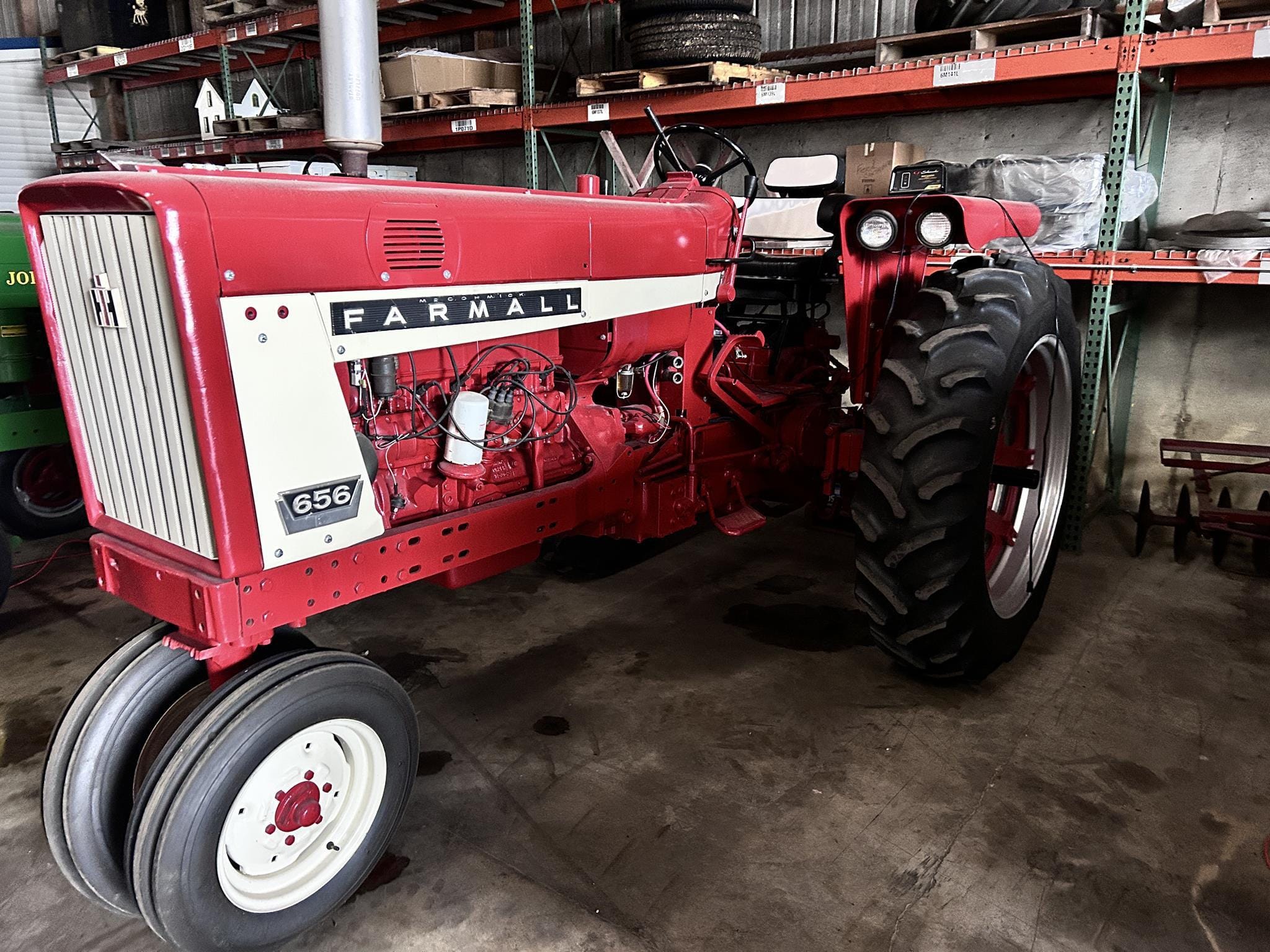 Main image International Harvester 656