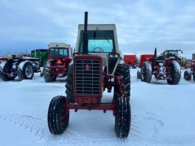 Image of International Harvester 826 equipment image 2