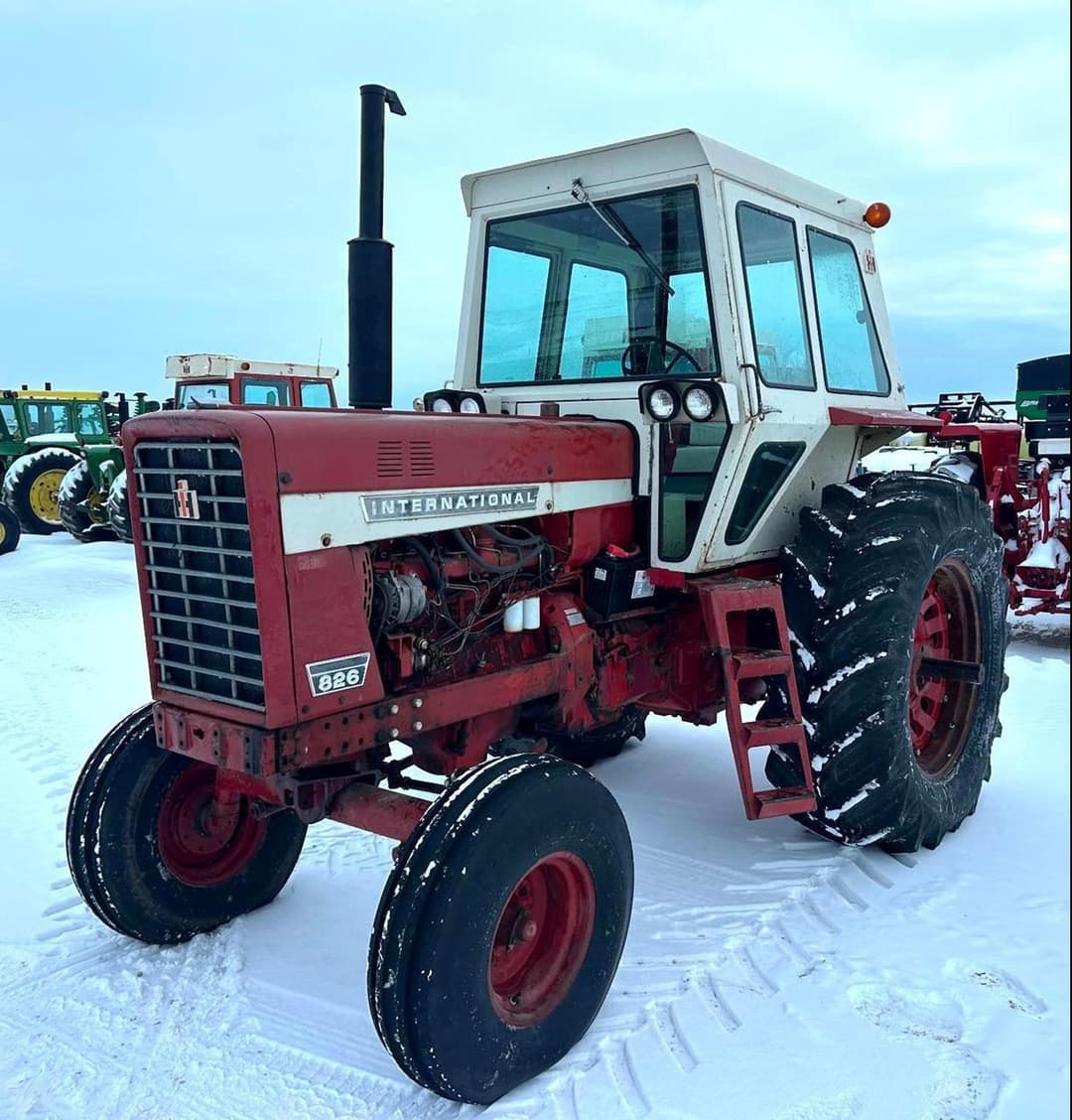 Image of International Harvester 826 Primary image