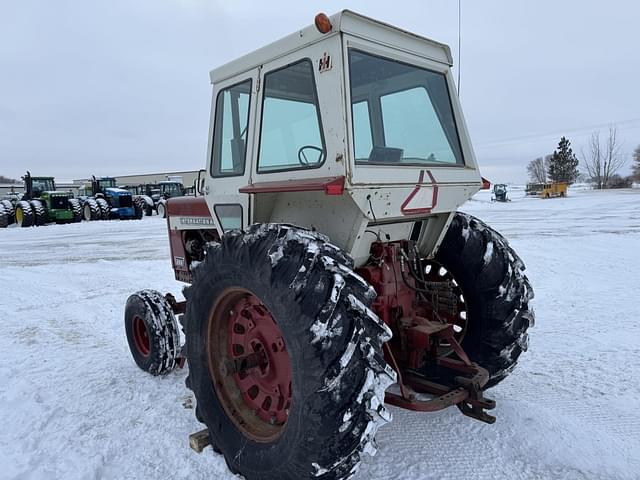 Image of International Harvester 826 equipment image 3