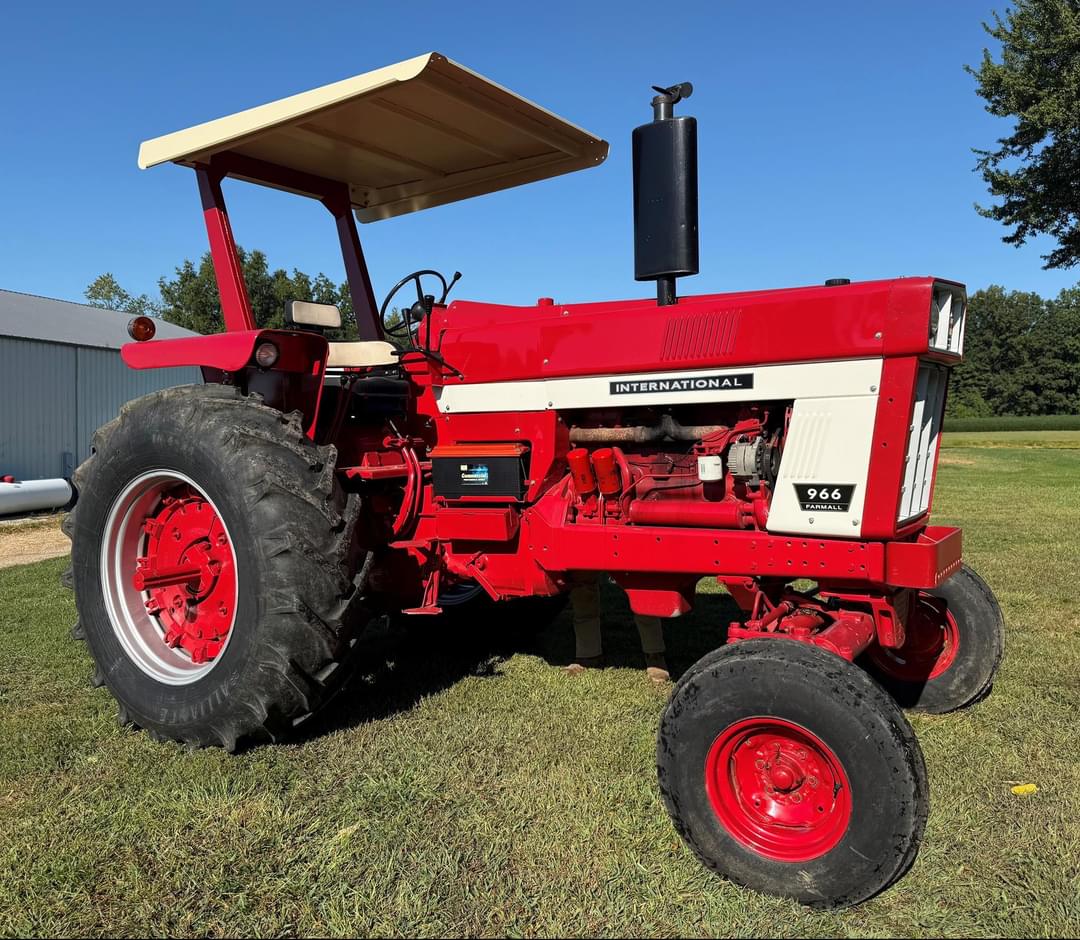Image of International Harvester 966 Image 0