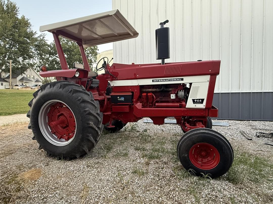 Image of International Harvester 966 Image 1