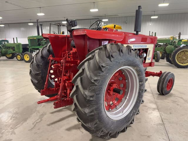 Image of International Harvester 966 equipment image 4