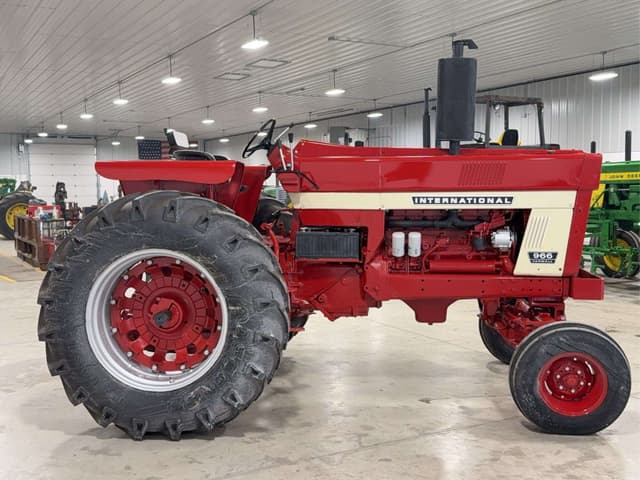 Image of International Harvester 966 equipment image 3