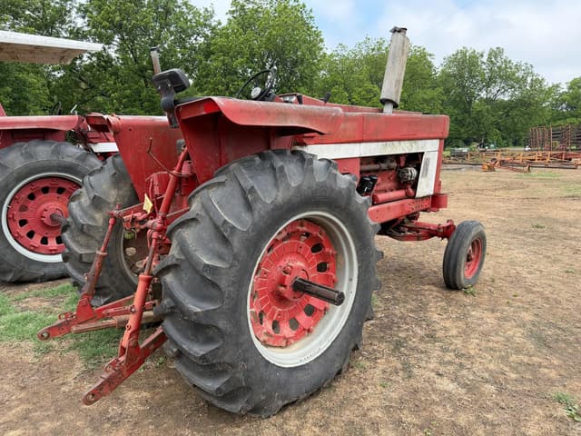 Image of International Harvester 966 equipment image 2