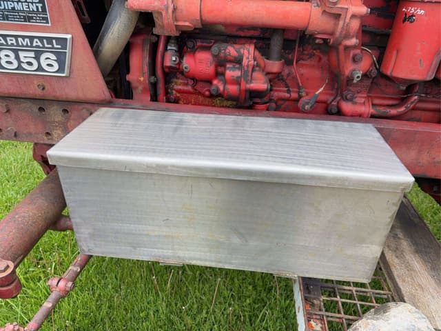 Image of International Harvester 856 equipment image 4