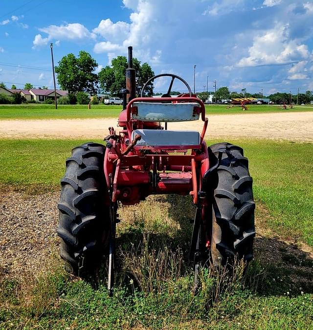 Image of International Harvester 140 equipment image 1