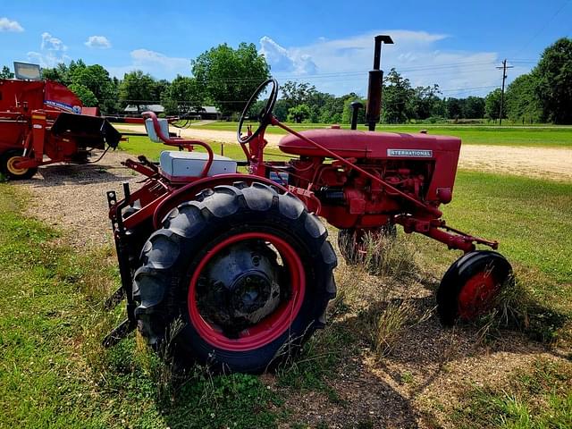 Image of International Harvester 140 equipment image 2