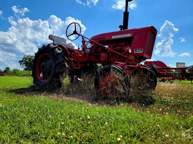 Image of International Harvester 140 equipment image 4