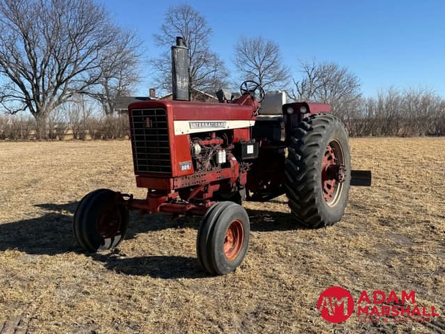 Image of International Harvester 826 equipment image 3