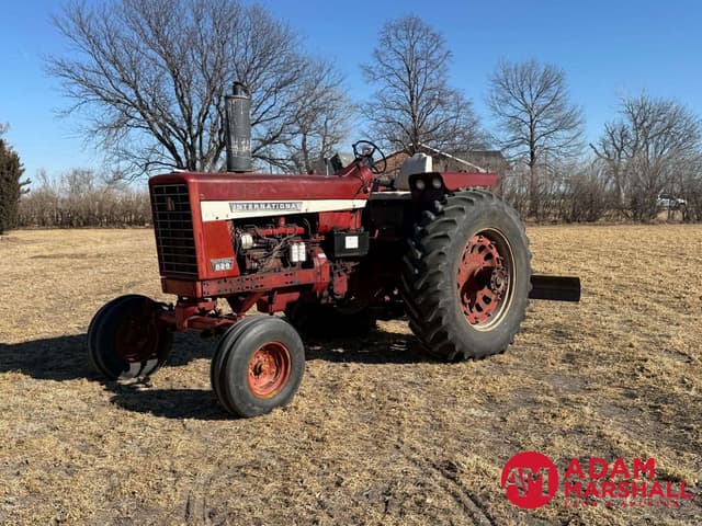 Image of International Harvester 826 equipment image 2