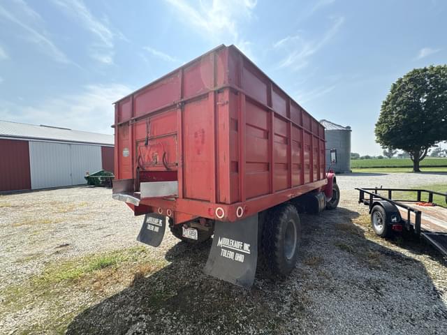 Image of International Loadstar 1600 equipment image 4