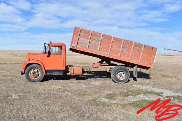 Image of International Loadstar 1600 equipment image 4
