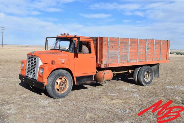 Image of International Loadstar 1600 equipment image 2