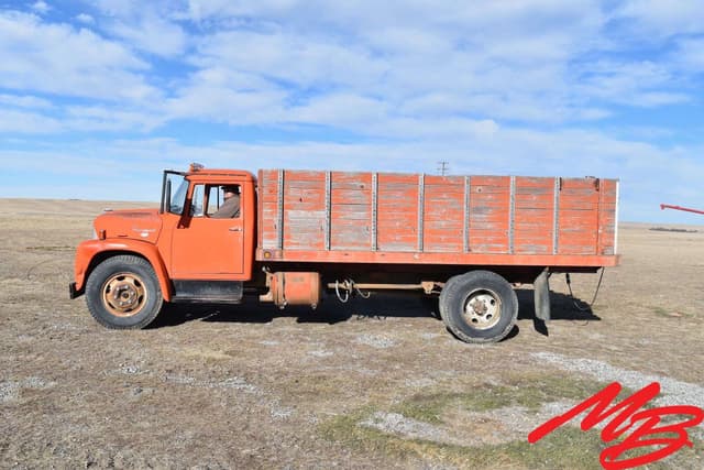 Image of International Loadstar 1600 equipment image 3