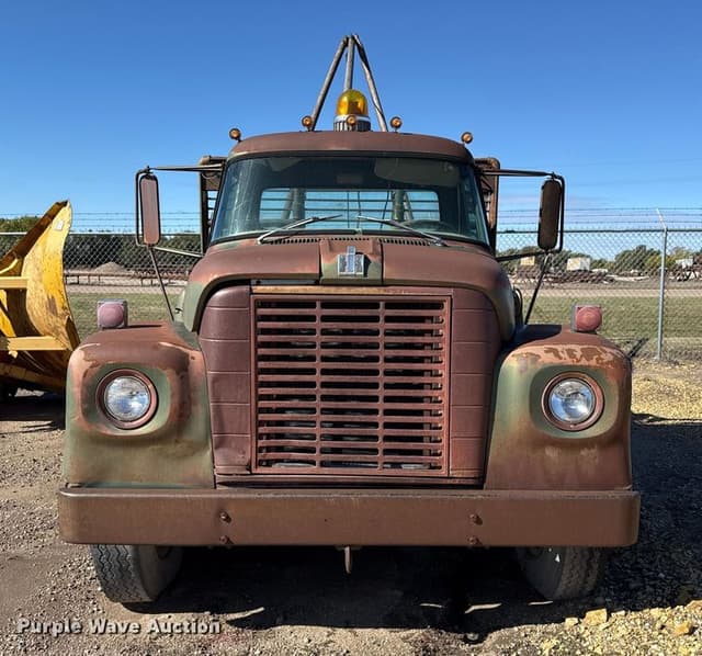 Image of International Loadstar 1800 equipment image 1