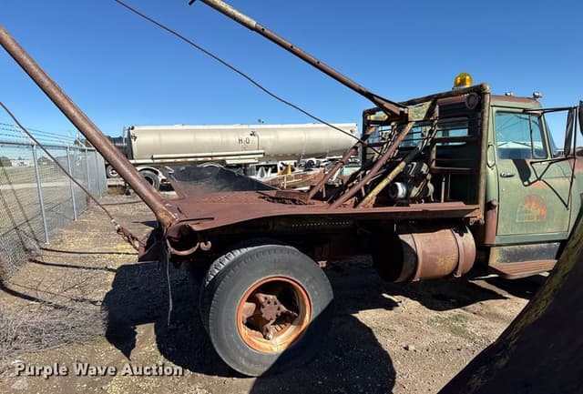 Image of International Loadstar 1800 equipment image 4