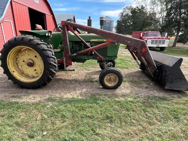 Image of John Deere 3020 equipment image 2