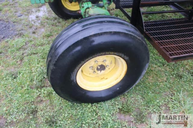 Image of John Deere 4320 equipment image 4