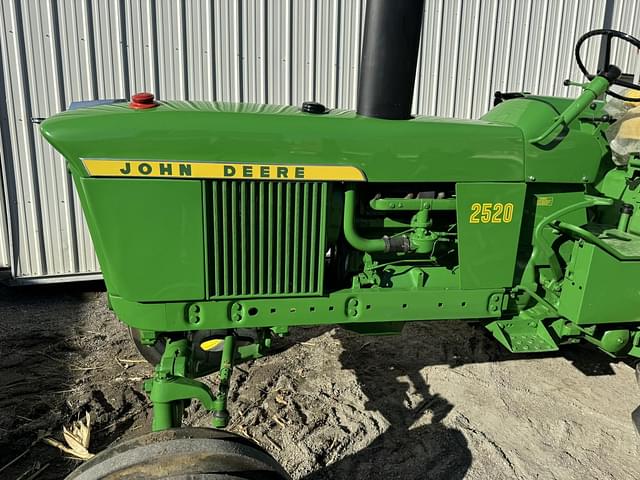 Image of John Deere 2520 equipment image 4