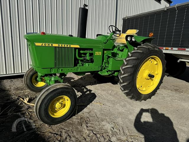 Image of John Deere 2520 equipment image 3