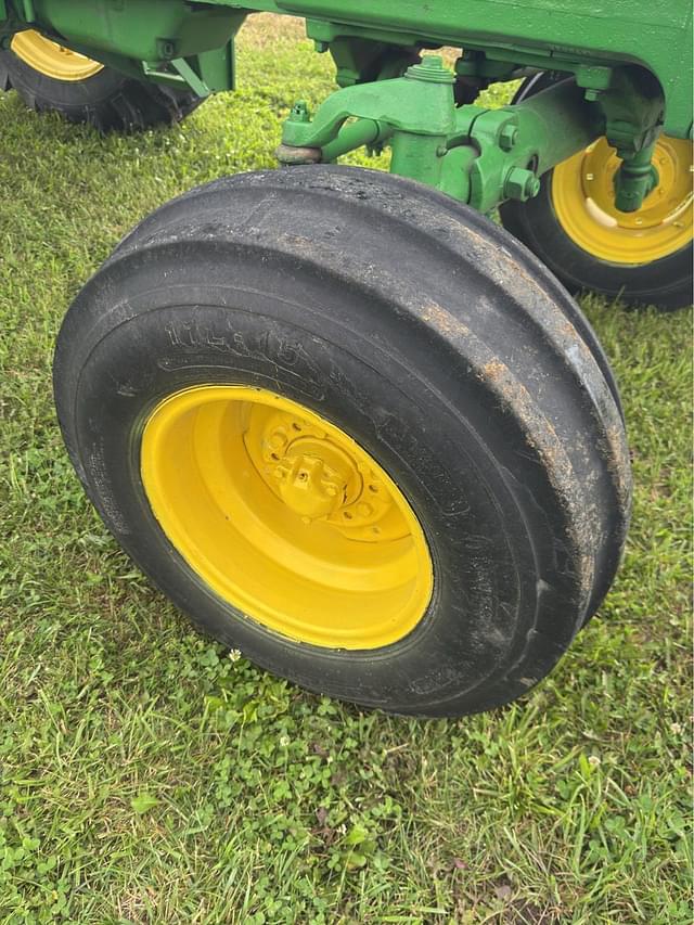 Image of John Deere 3020 equipment image 2