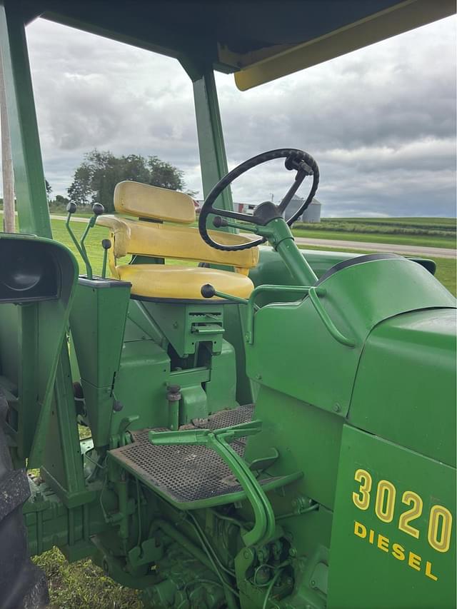 Image of John Deere 3020 equipment image 3