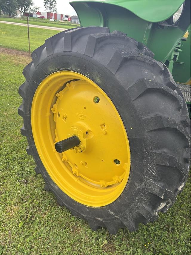 Image of John Deere 3020 equipment image 4
